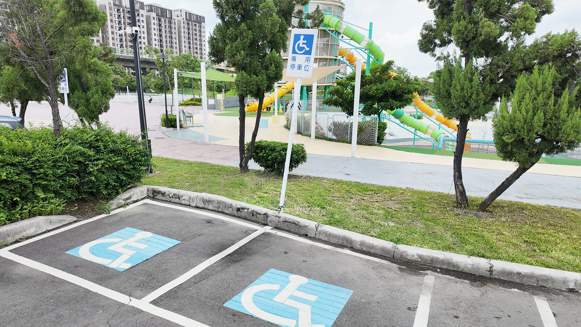 馬卡龍公園機車身障車位