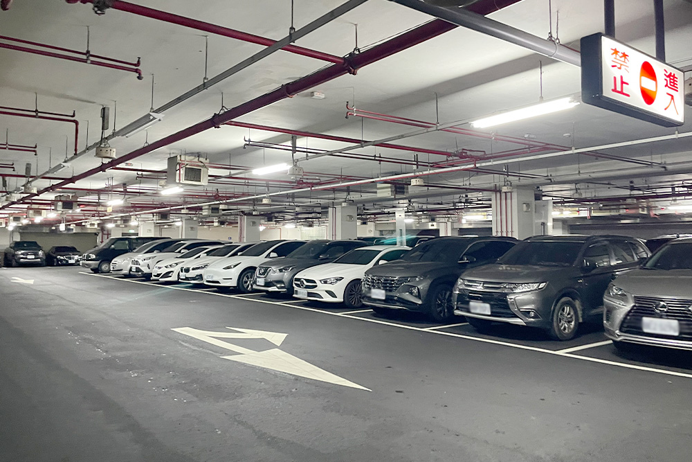  台中國立興大附中地下停車場
