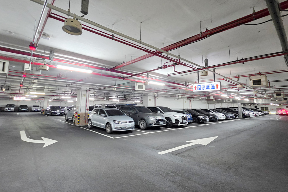  台中國立興大附中地下停車場