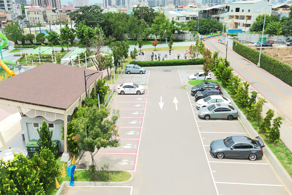 台中馬卡龍公園停車場