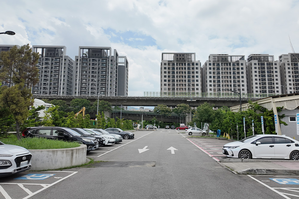 台中馬卡龍公園停車場
